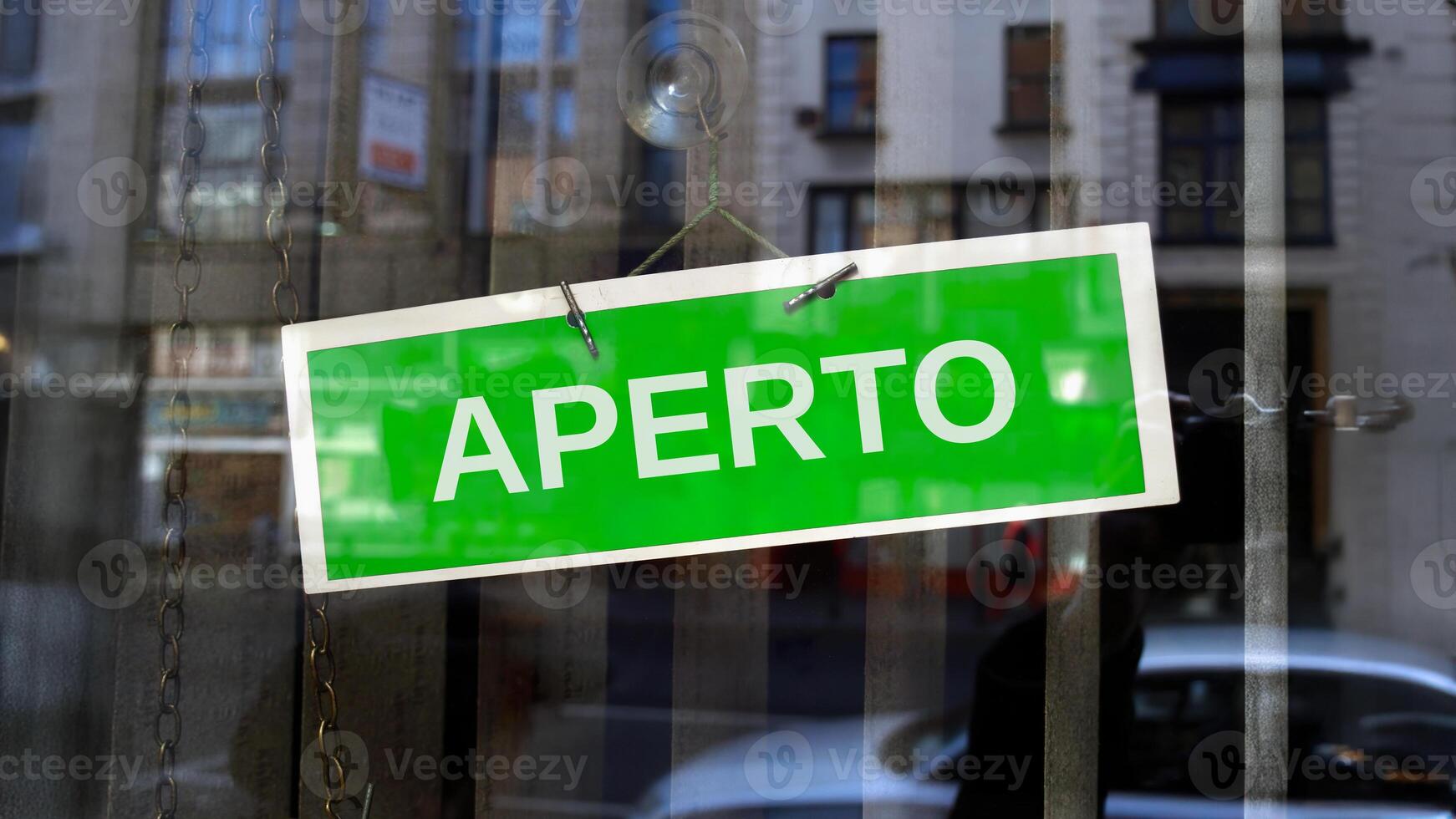 open sign in Italian photo