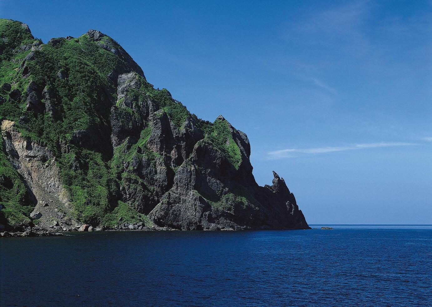 a large body of water sea photo
