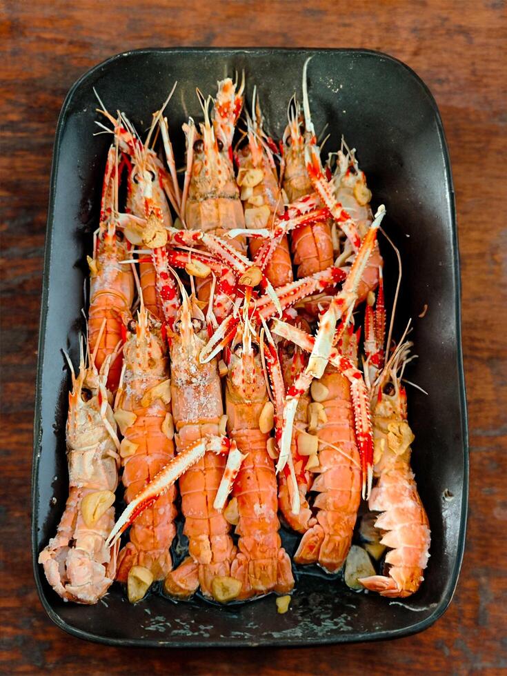 Fresh crayfish roasted using the rustic method special picture photo
