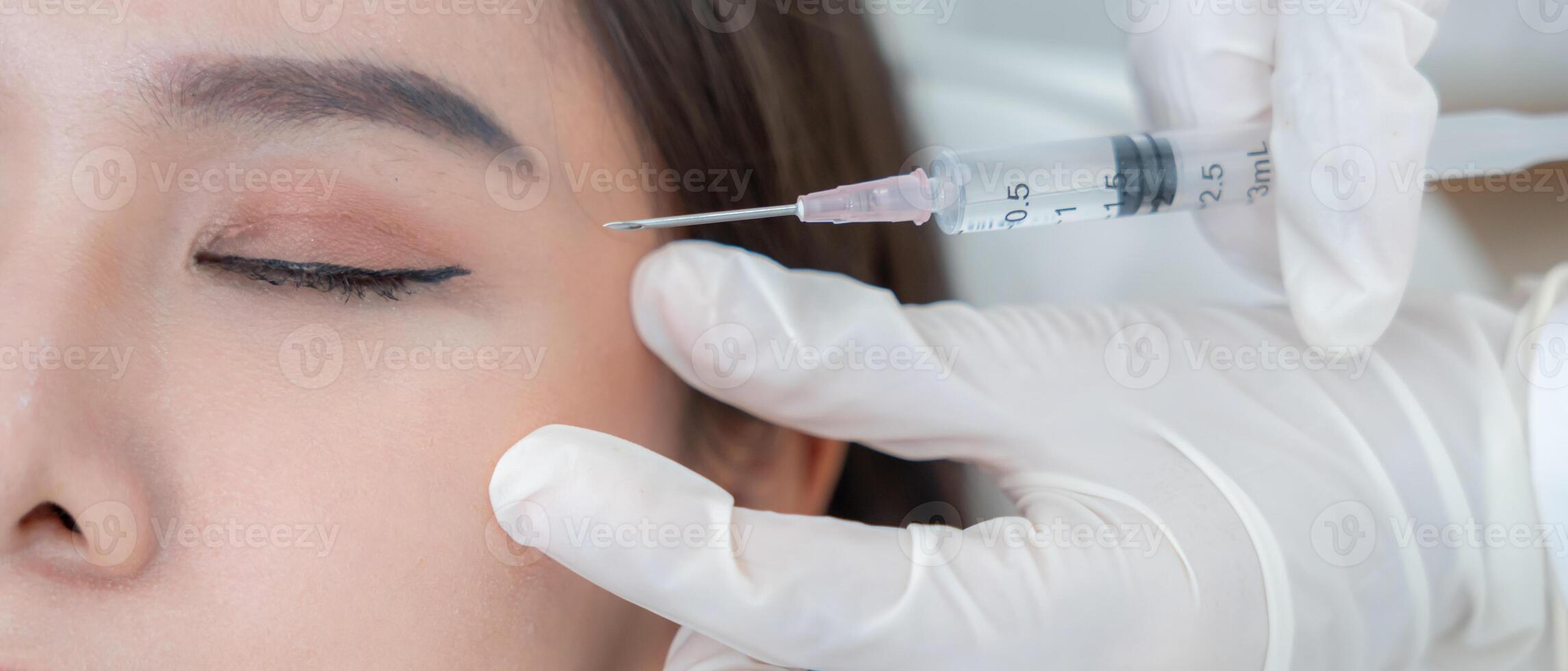 Cosmetic surgery, good skin whitening injection, filler injection, Skin reface, beautiful Asian girls receive beauty treatments at beauty clinic, skincare, pore rejuvenation, wrinkle, baby face photo