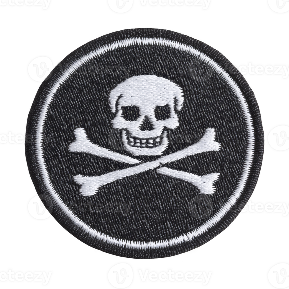 Round embroidered patch features white skull and crossbones design on transparency background, symbolizing danger or piracy. patch has stitched border, adding classic touch png