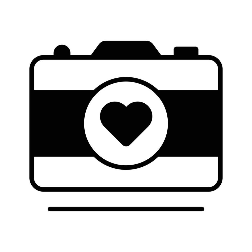 Ready to use glyph icon of valentine photography camera vector