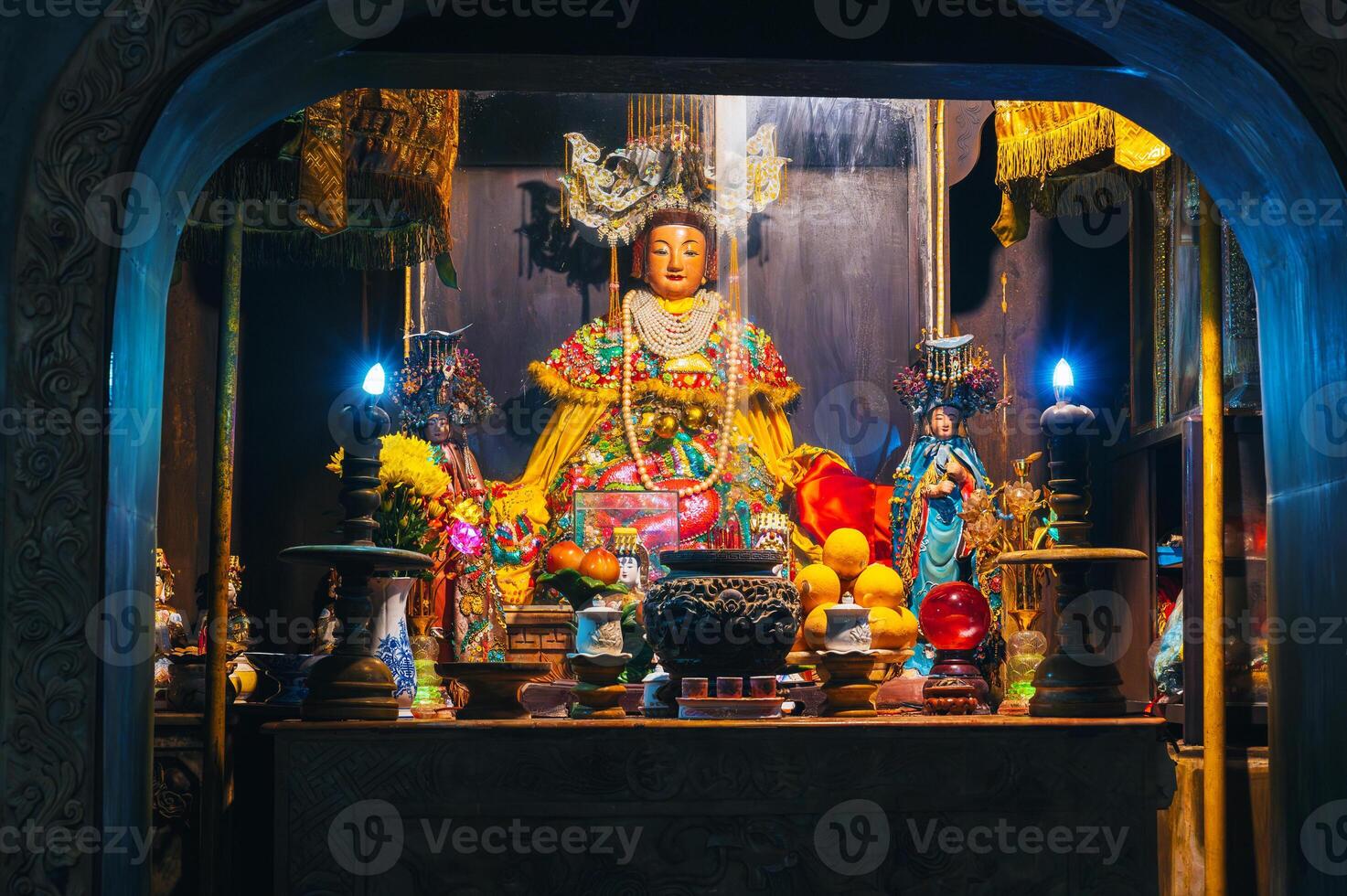 The altar inside the Huyen Khong Cave and the Buddha in the Marble Mountains in Da Nang photo