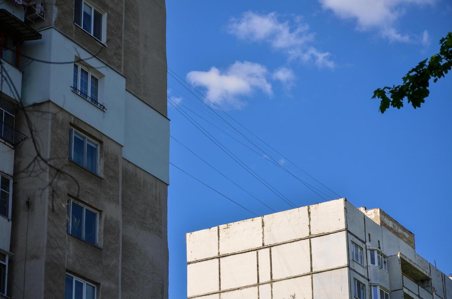 A building with a white roof and a blue sky in the background. The sky is clear and the sun is shining photo
