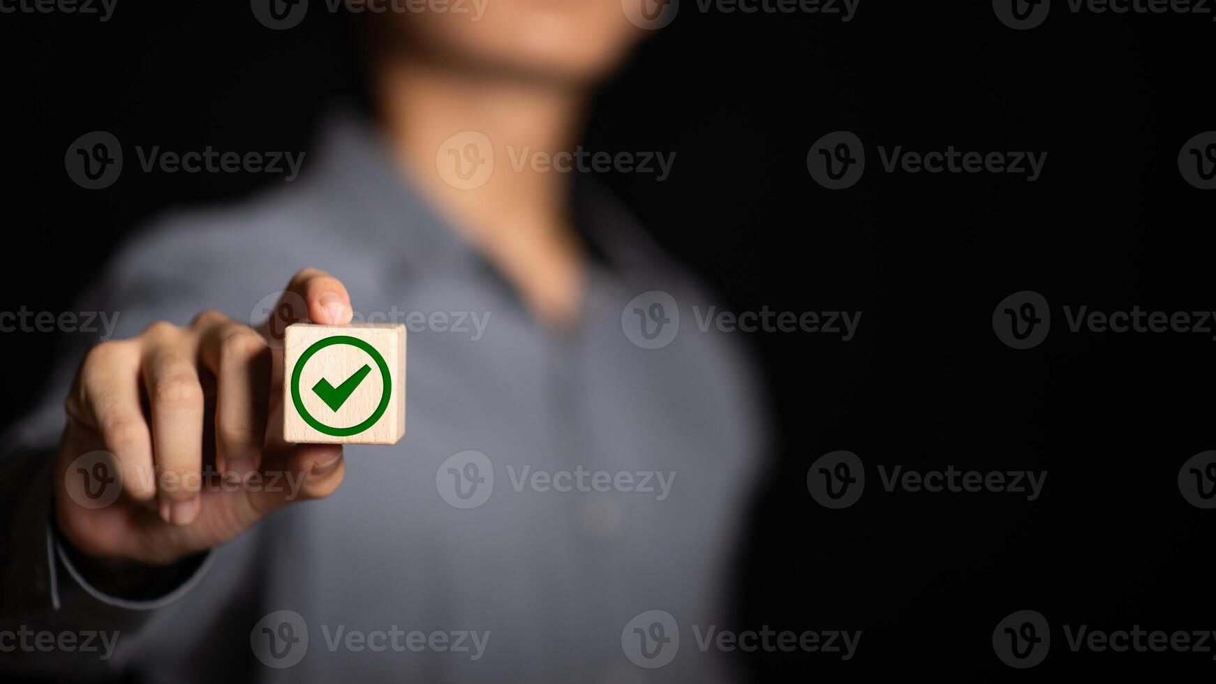 Business Agreements and Approvals, business contract signing, Confirmation of contract documents or warranty card, Consistent commentary ,agree ,collaboration strategies ,vote ,Acceptance photo