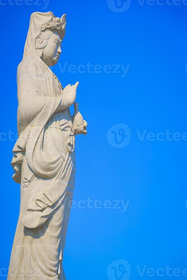 a statue of a woman photo