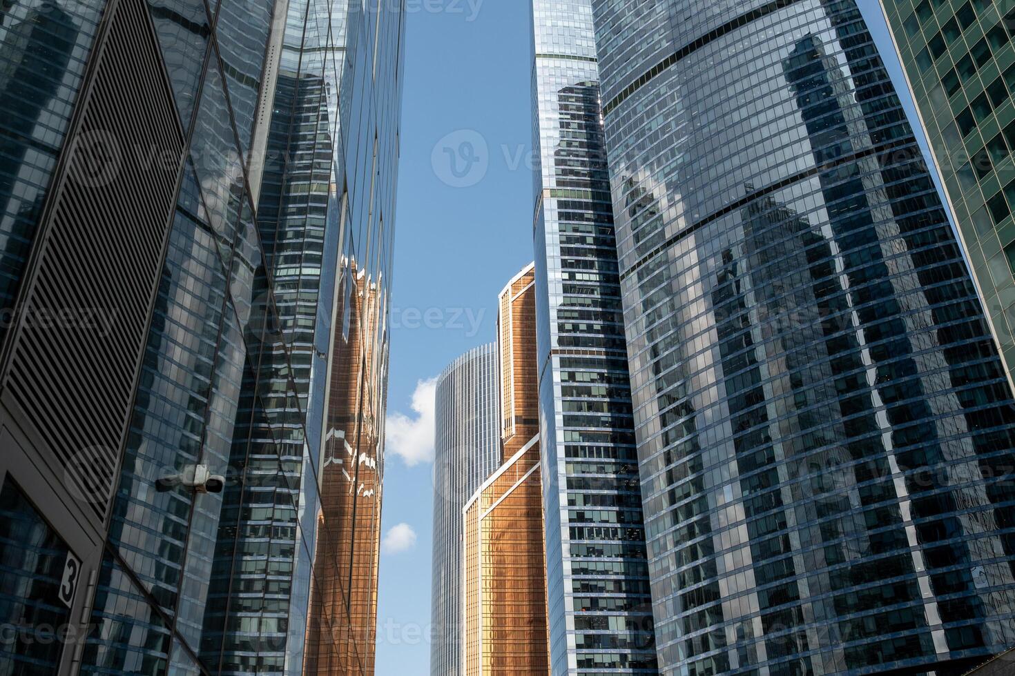 Modern Architecture Reflects Sunlight in Moscows Vibrant Cityscape Showcasing Towering Skyscrapers During a Clear Day photo
