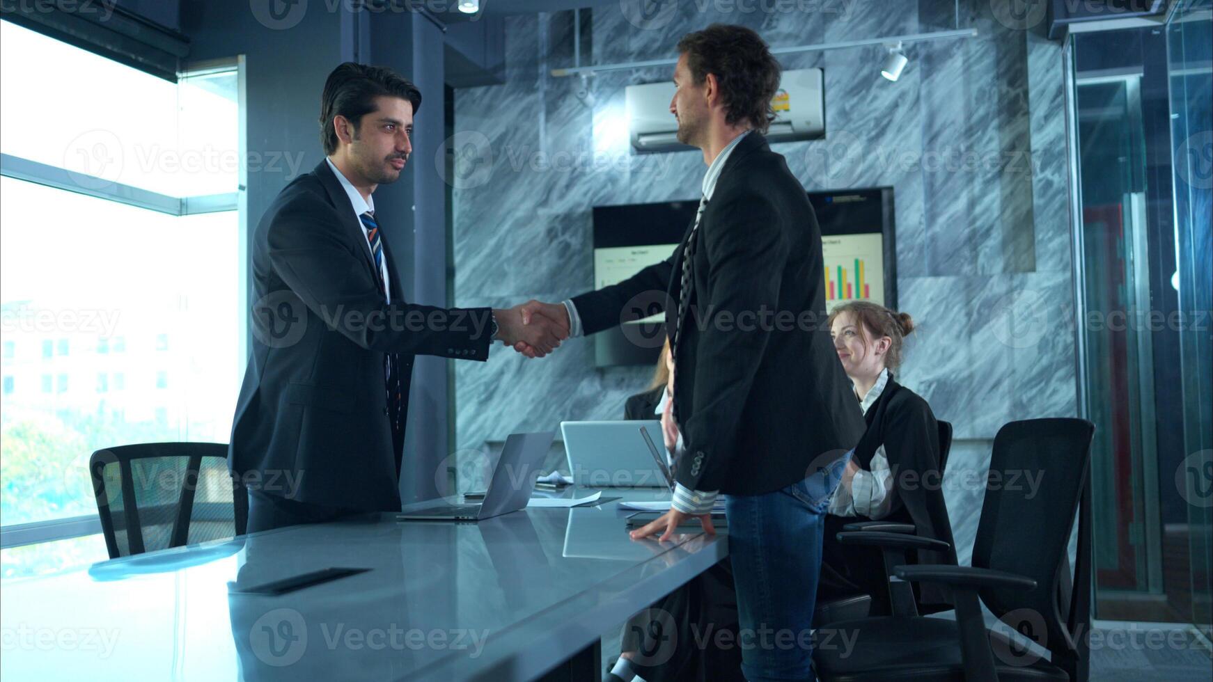 In the conference room, a group of businesspeople are discussing the follow-up meeting and the results of operations,38 photo