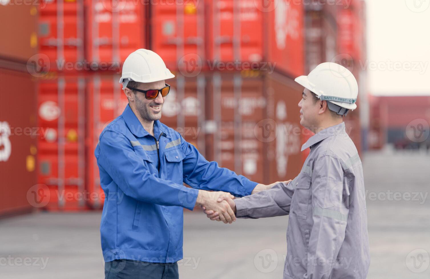 Engineers and technicians supervise and inspect the delivery of containers at container manufacturing and storage site,158 photo