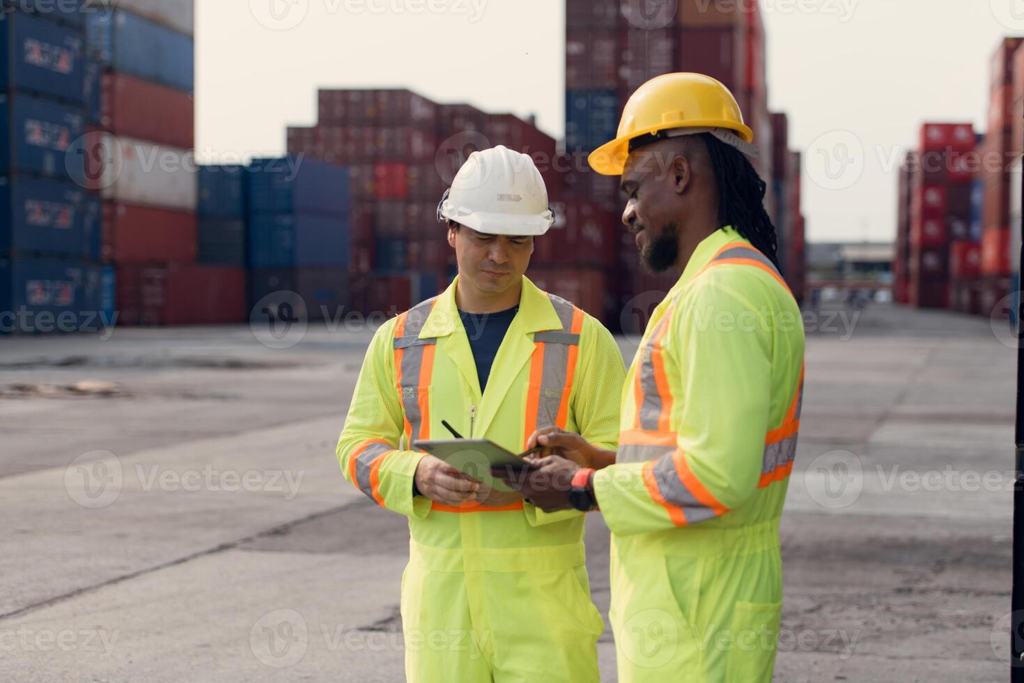 Engineers and technicians supervise and inspect the delivery of containers at container manufacturing and storage site,103 photo
