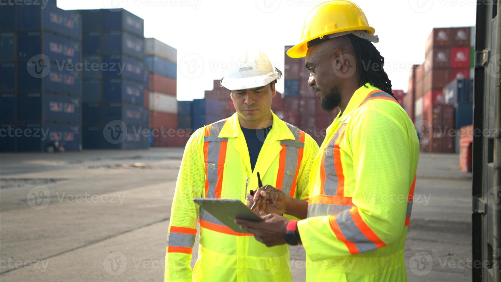 Engineers and technicians supervise and inspect the delivery of containers,86 photo