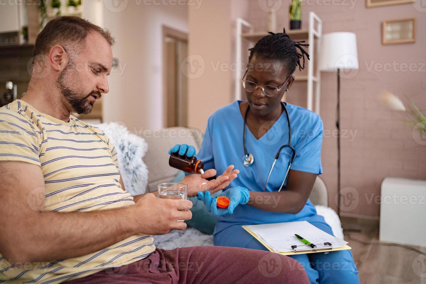 Health pro aiding patient med management photo