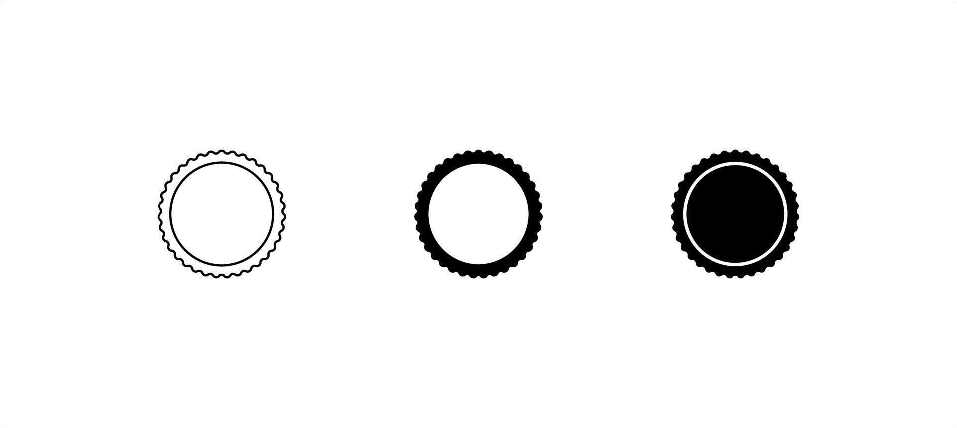 Set of different wiggly circle frames. Round shapes with squiggly borders. Wavy photo vignettes, mirror framings, empty textboxes, design elements for scrapbooking albums. graphic illustration. vector