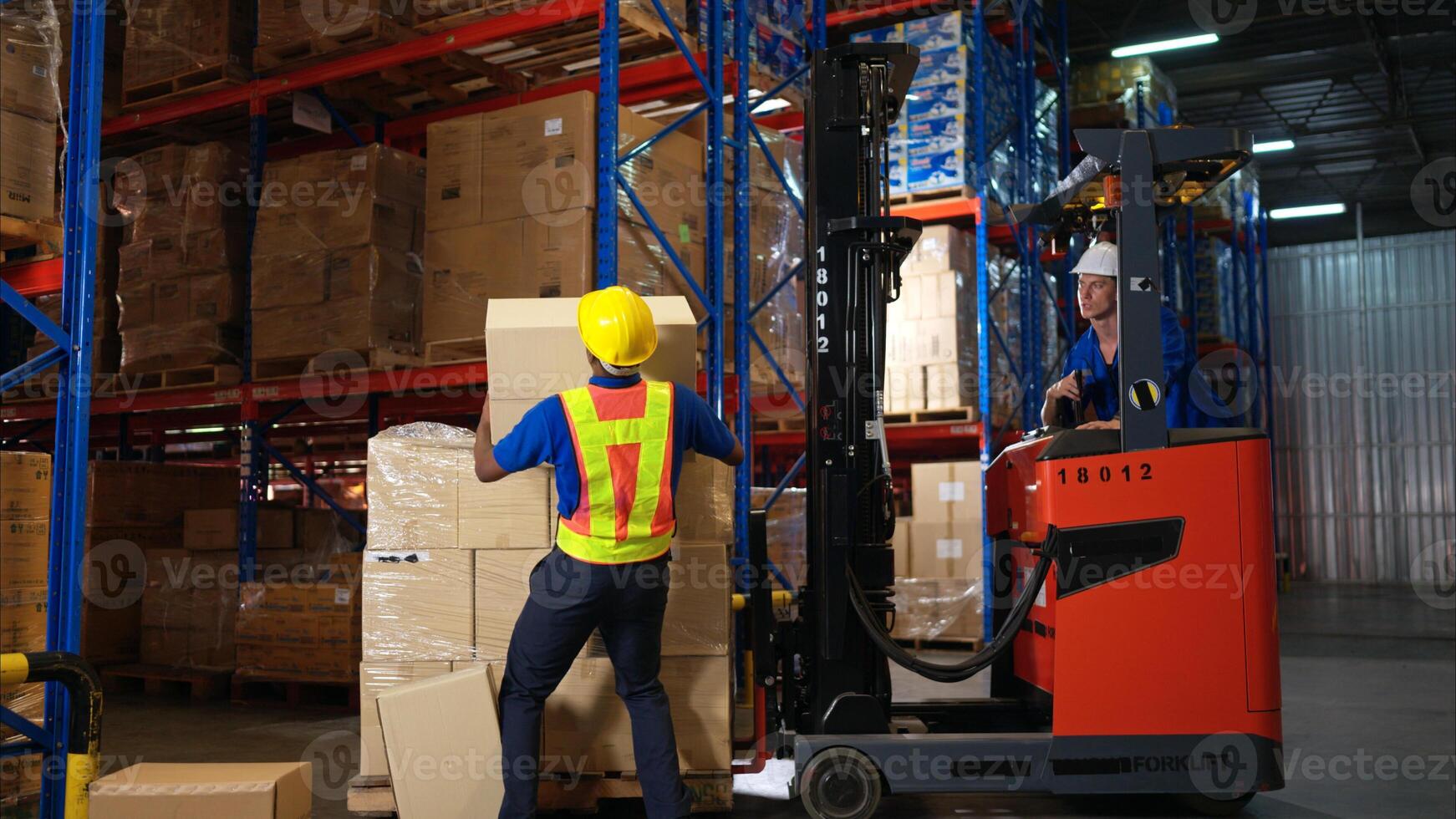 A group of warehouse workers were involved in an accident while on duty, Coworkers offered assistance and first aid,24 photo