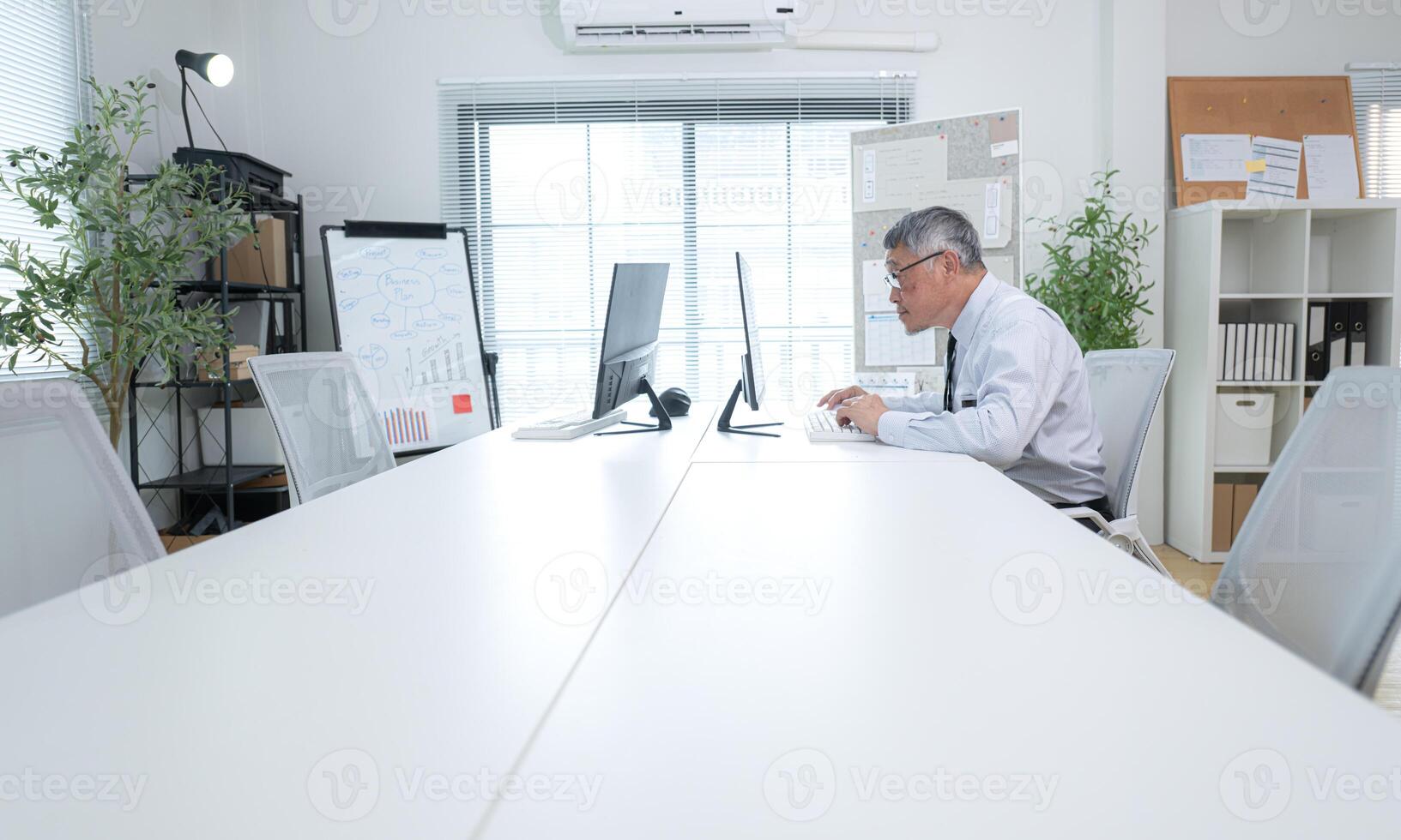 In a contemporary office, boss have prepare before meeting to check on progress,100 photo