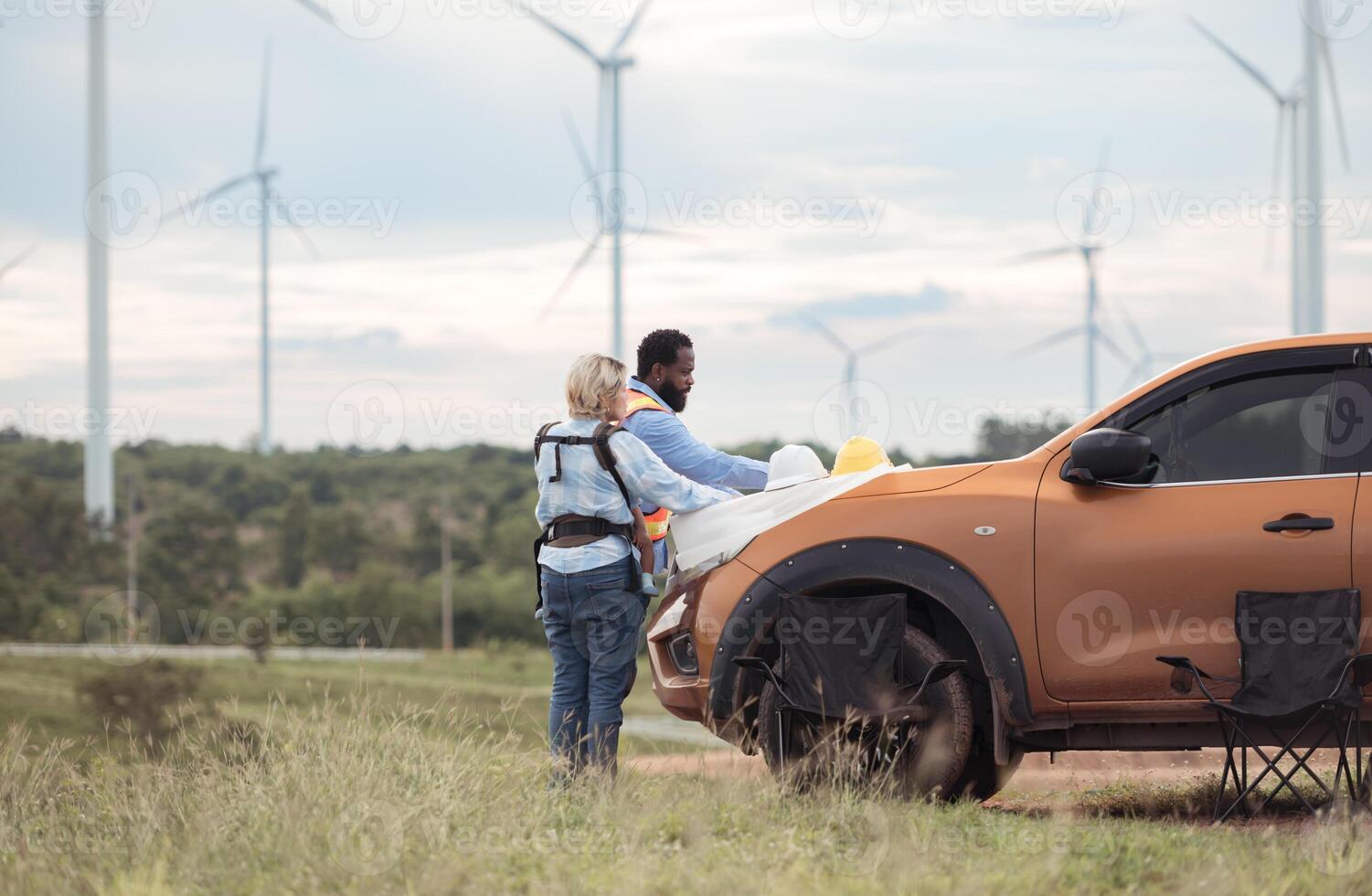 An engineer father and his family do a little more work in front of a car,32 photo