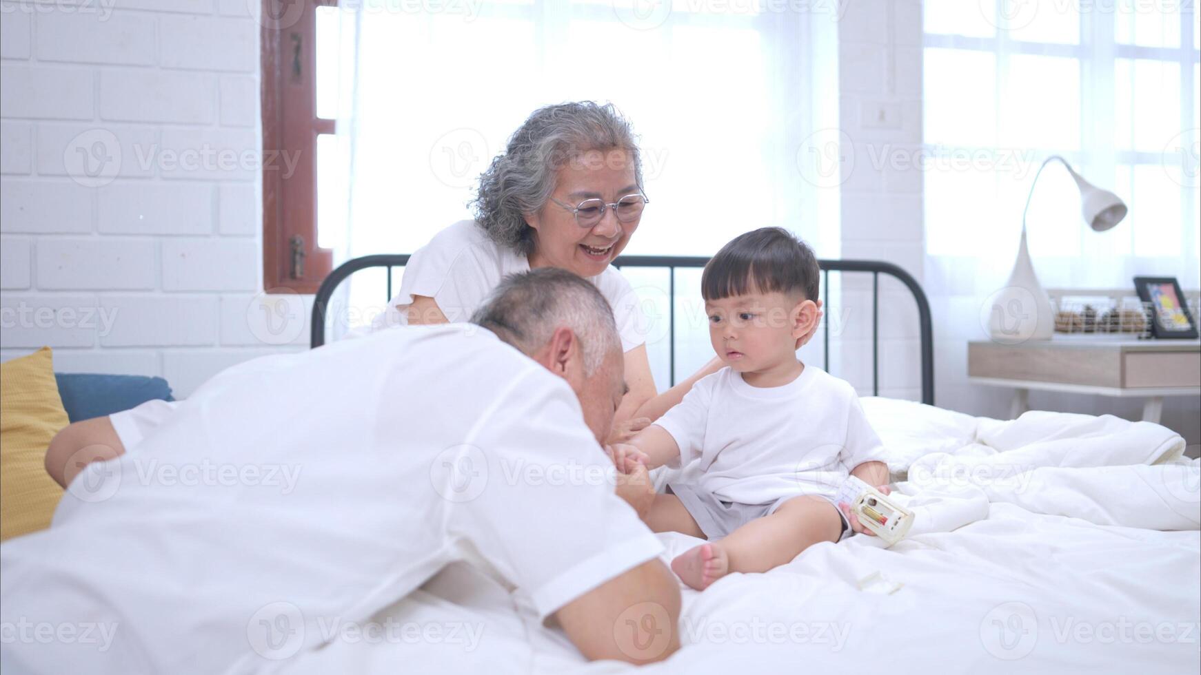 Before putting the kids to bed, grandparents, and kid unwind and play,313 photo