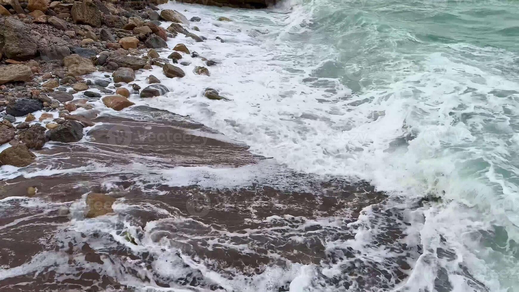 The dynamic ocean waves crashing against the rocky coast create an incredibly serene and picturesque coastal scene photo
