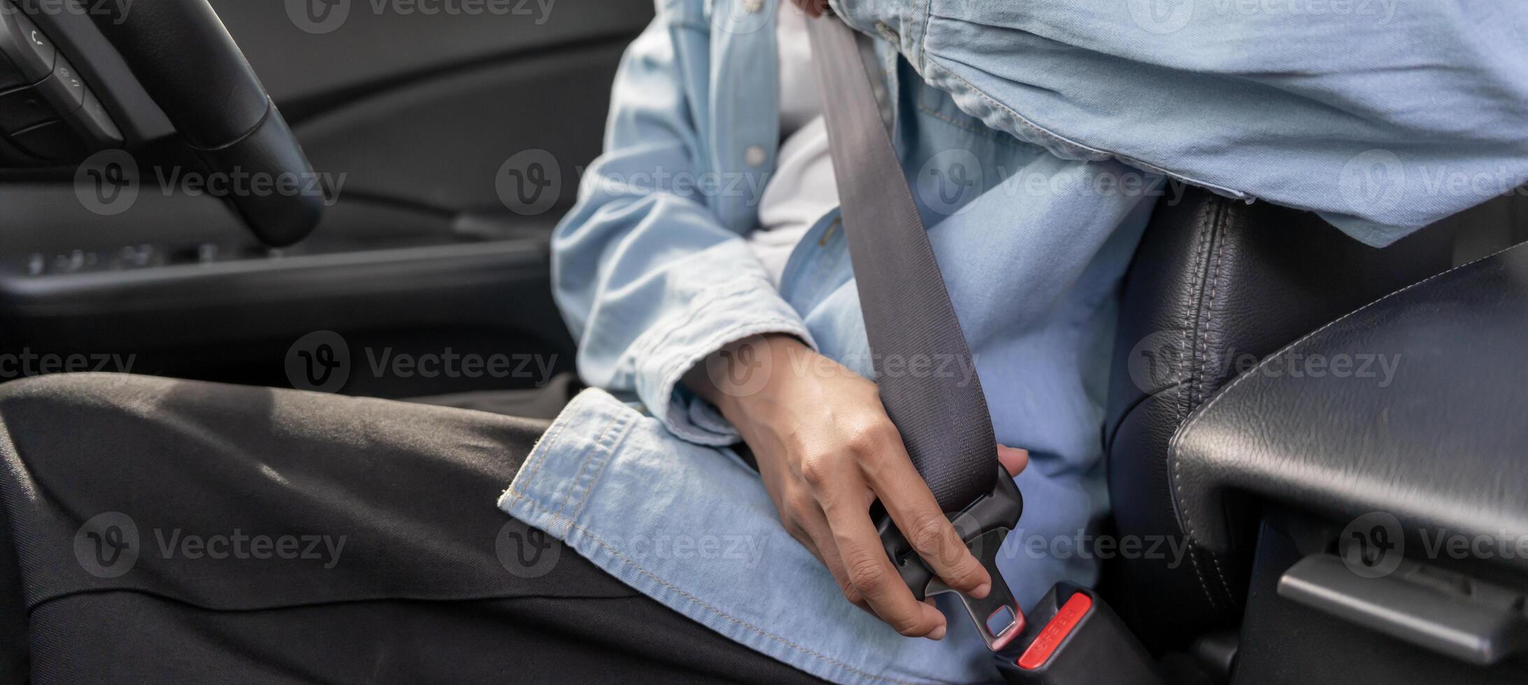Woman use seatbelt and drives with intent, safe driving, driving practice, cheerful woman sits comfortably in the driver's seat with her hand confidently, photo