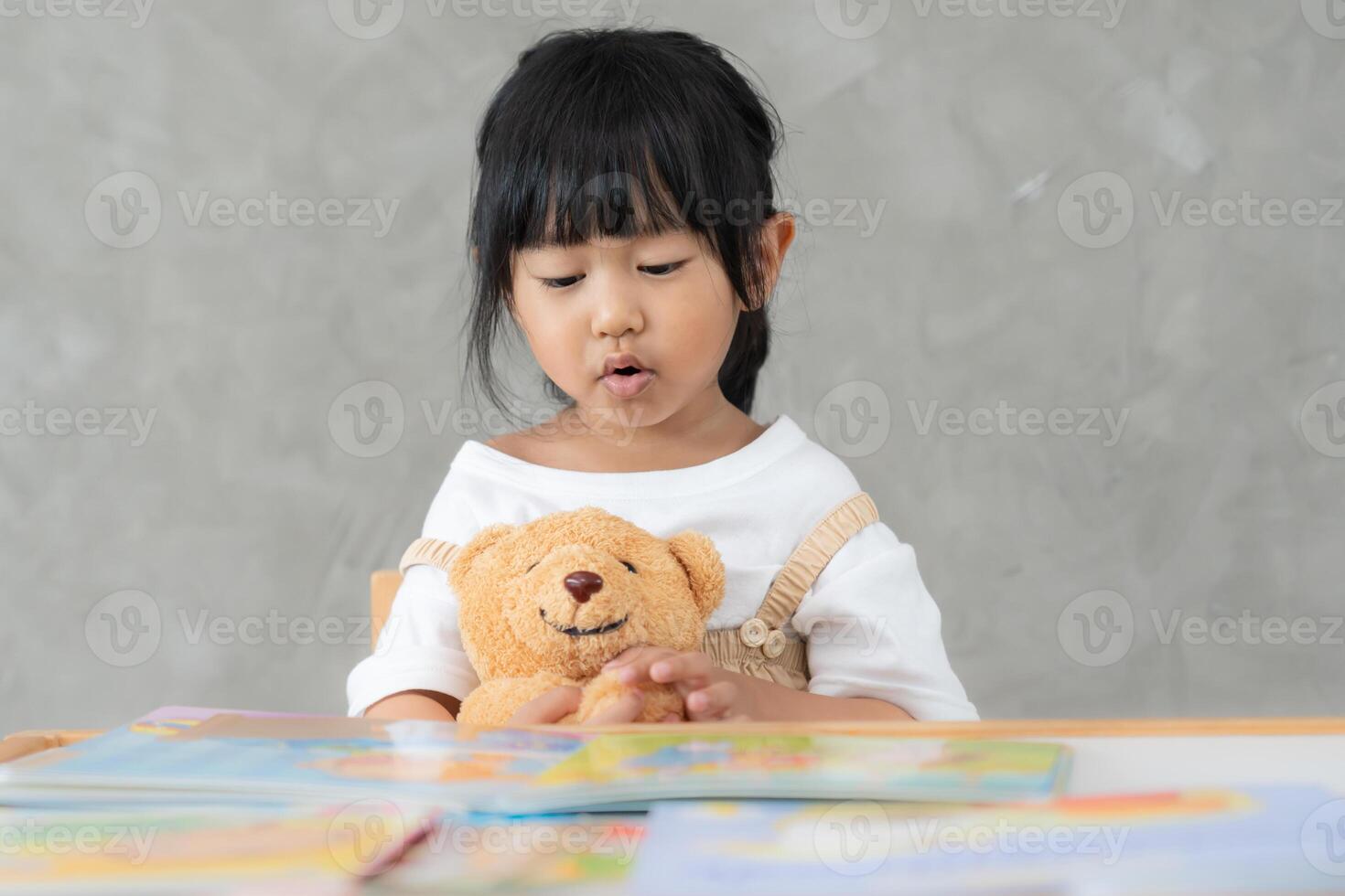 Portrait Happy Asia children learning and enjoy paint. family is happy and excited in the house. daughter having fun spending time together, Activity, Executive Function, IQ, EQ. photo