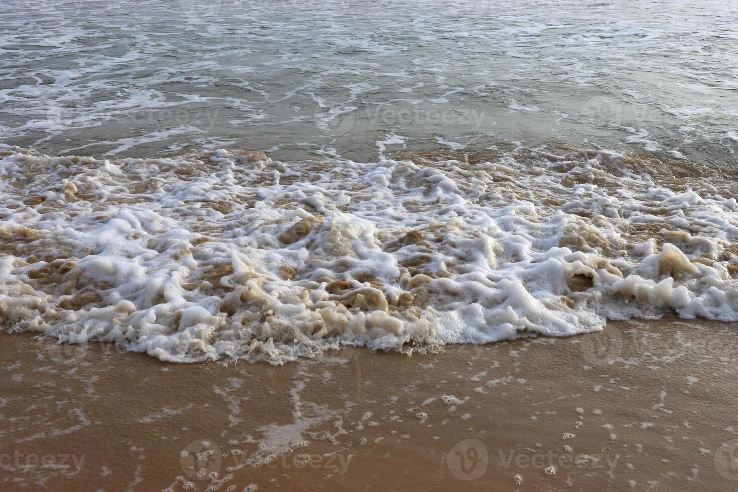 ocean waves crashing on shore during daytime photo