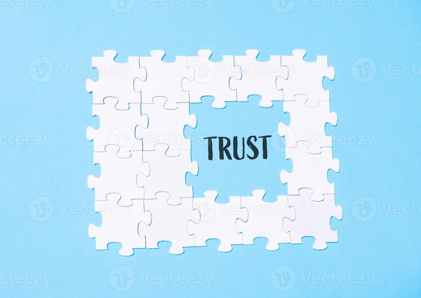 Puzzle with the word trust written in the middle photo