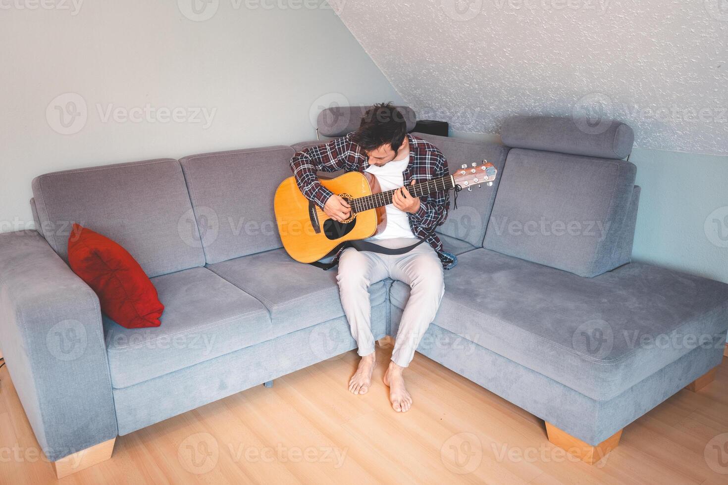 Guitarist enjoys time alone with his thoughts and music photo