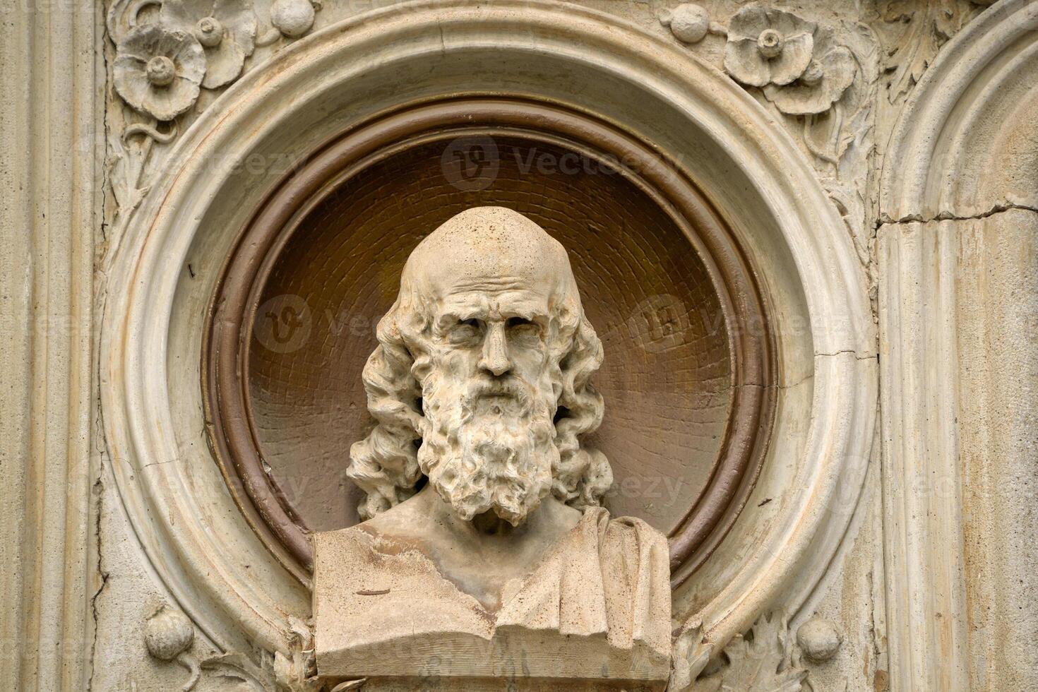 Galen galeno sculpture of famous ancient doctor photo