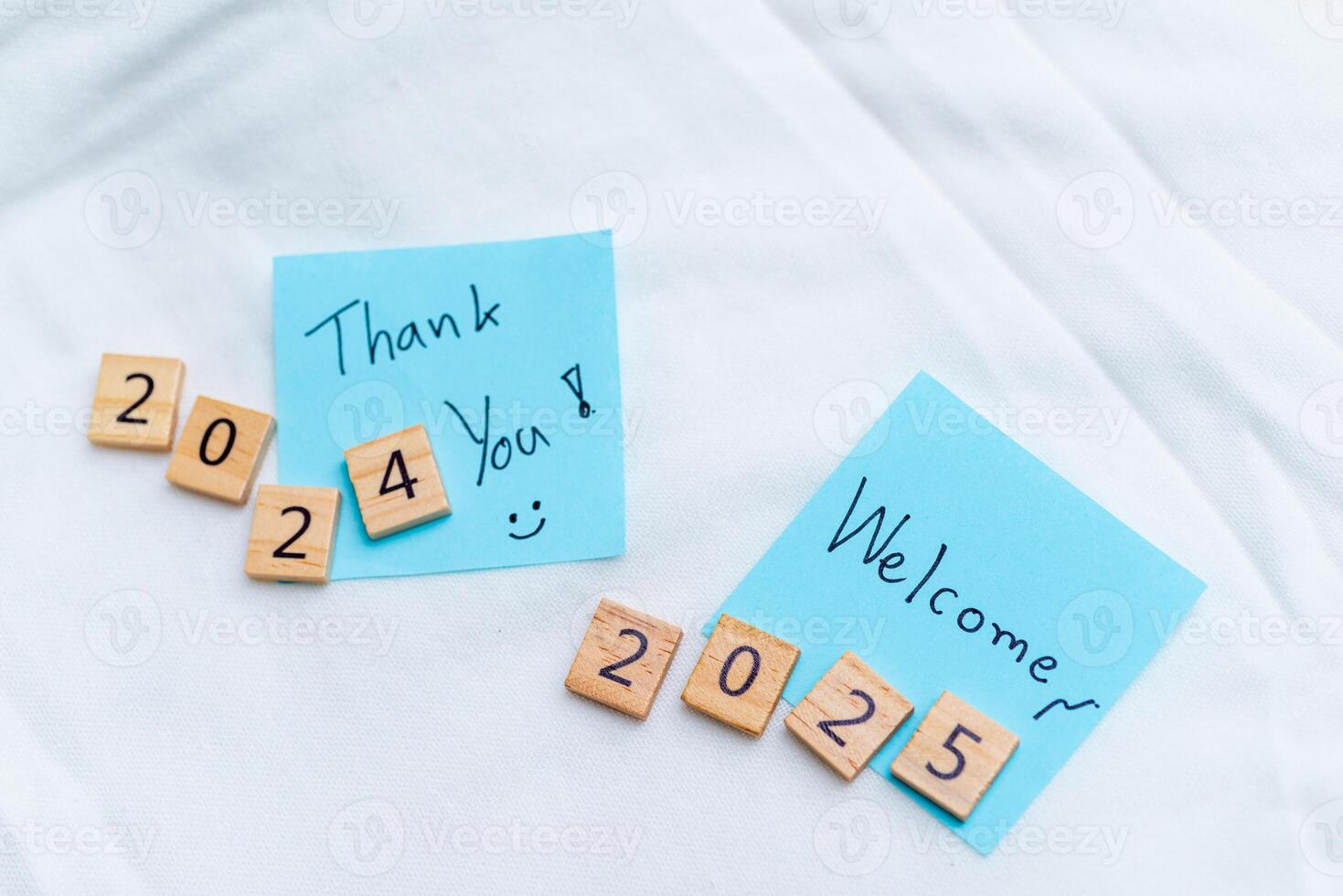 Business reflections thank you 2024 and welcome 2025 motivational message inspirational workspace positive environment creative viewpoint photo