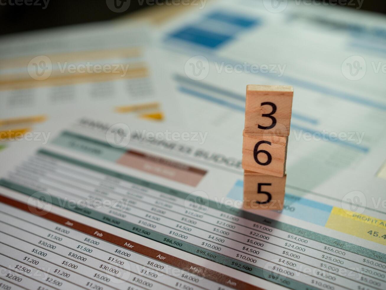 Business growth strategies for 365 days of success in your yearly planning process photo