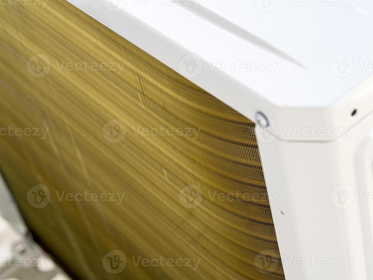 Industrial air conditioning unit maintenance technology and indoor environment photo