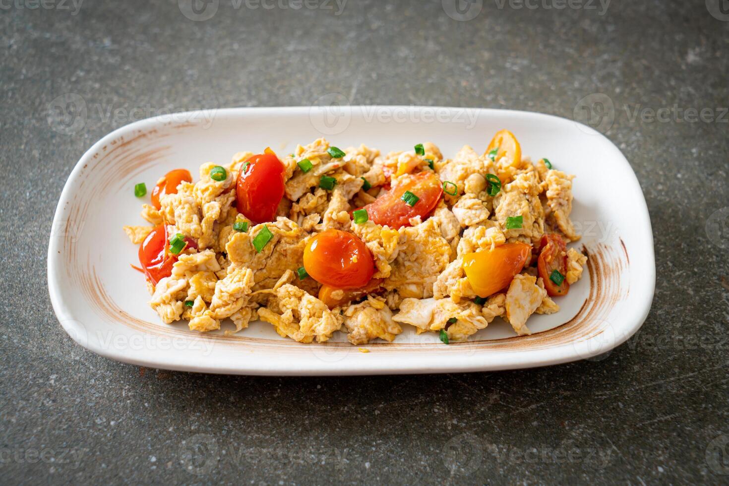 stir-fried tomatoes with egg on white plate photo