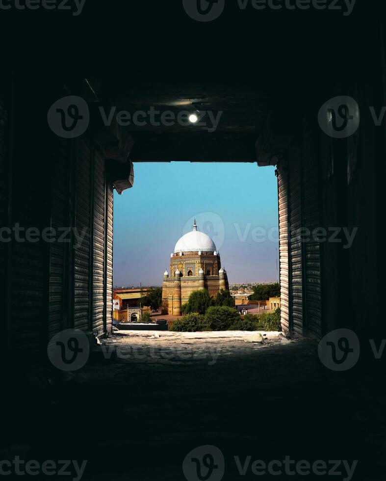 Hazrat Shah rukn e alam Tomb photo