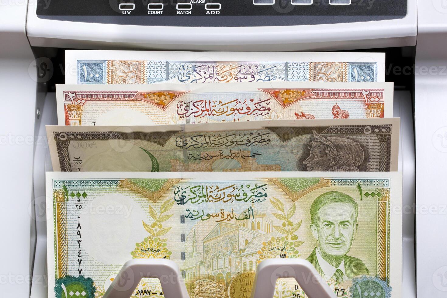 Old Syrian Pound in the counting machine photo