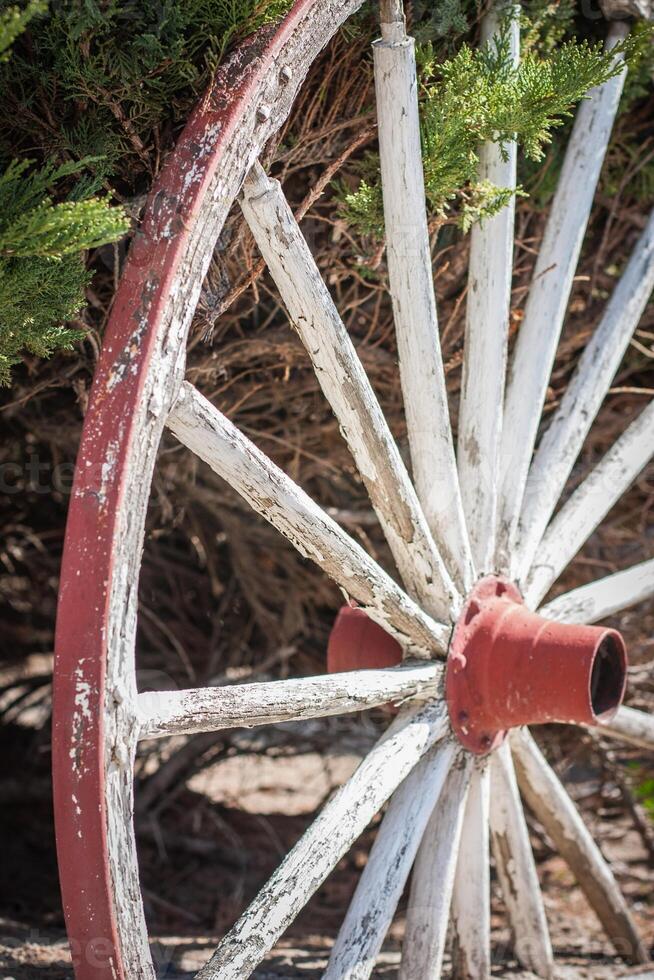 old wagon wheel photo