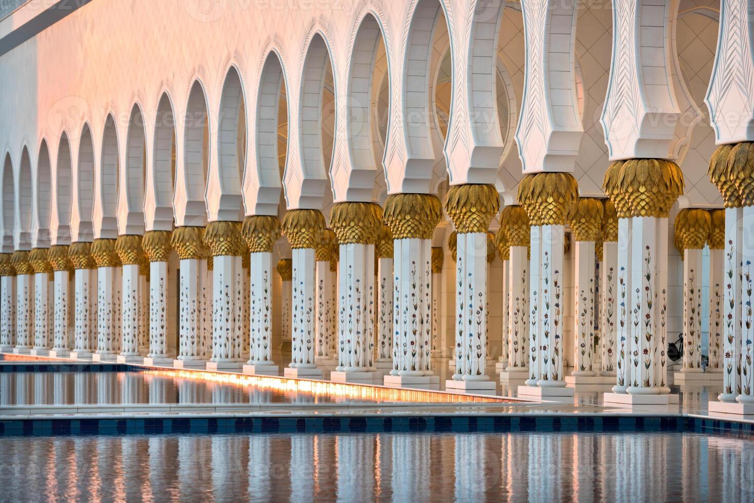 Sheikh Zayed White Mosque in Abu Dhabi photo