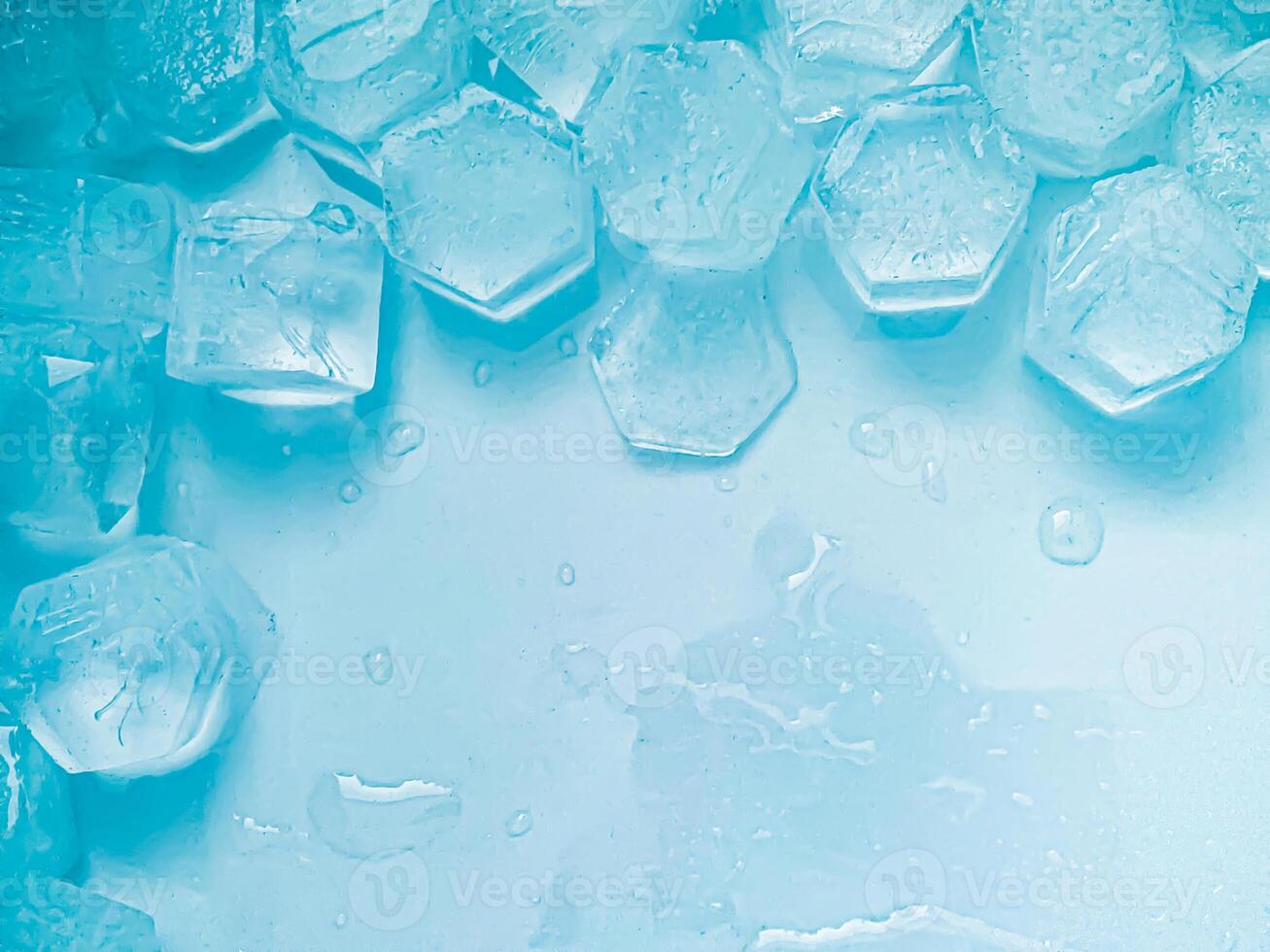 icecubes background,icecubes texture,icecubes wallpaper,ice helps to feel refreshed and cool water from the icecubes helps the water refresh your life and feel good.ice drinks for refreshment business photo