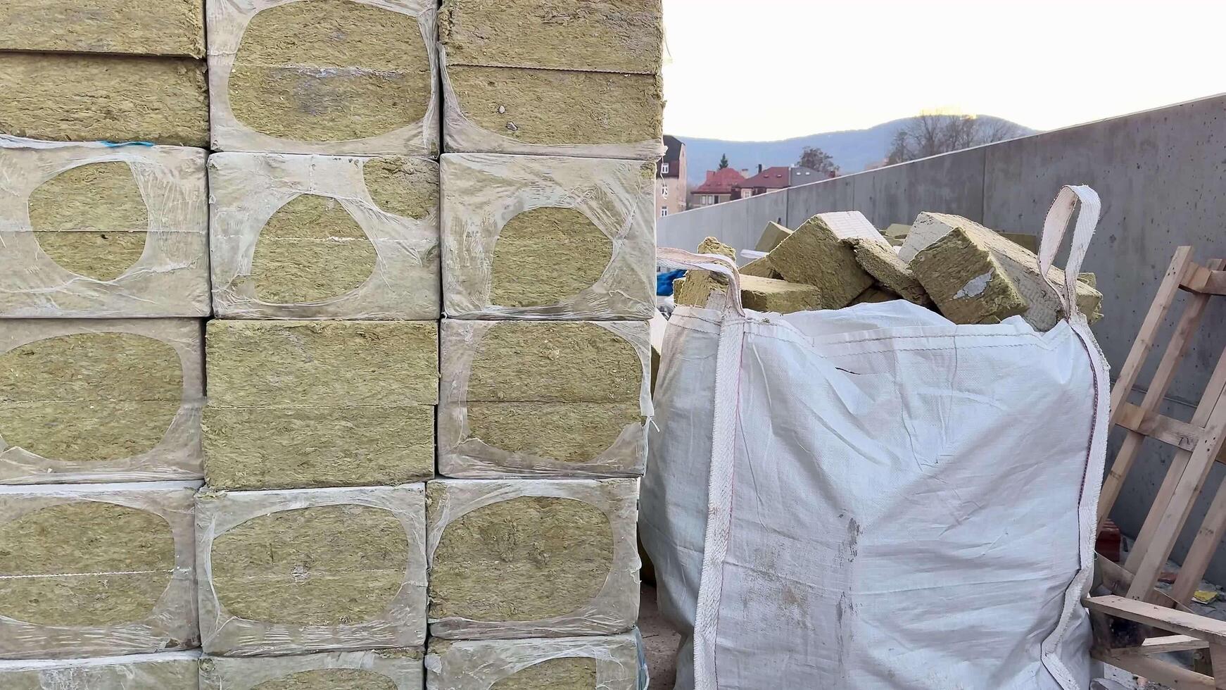 The Proper Storage of Building Materials on Construction Sites for Optimal Use in Projects photo