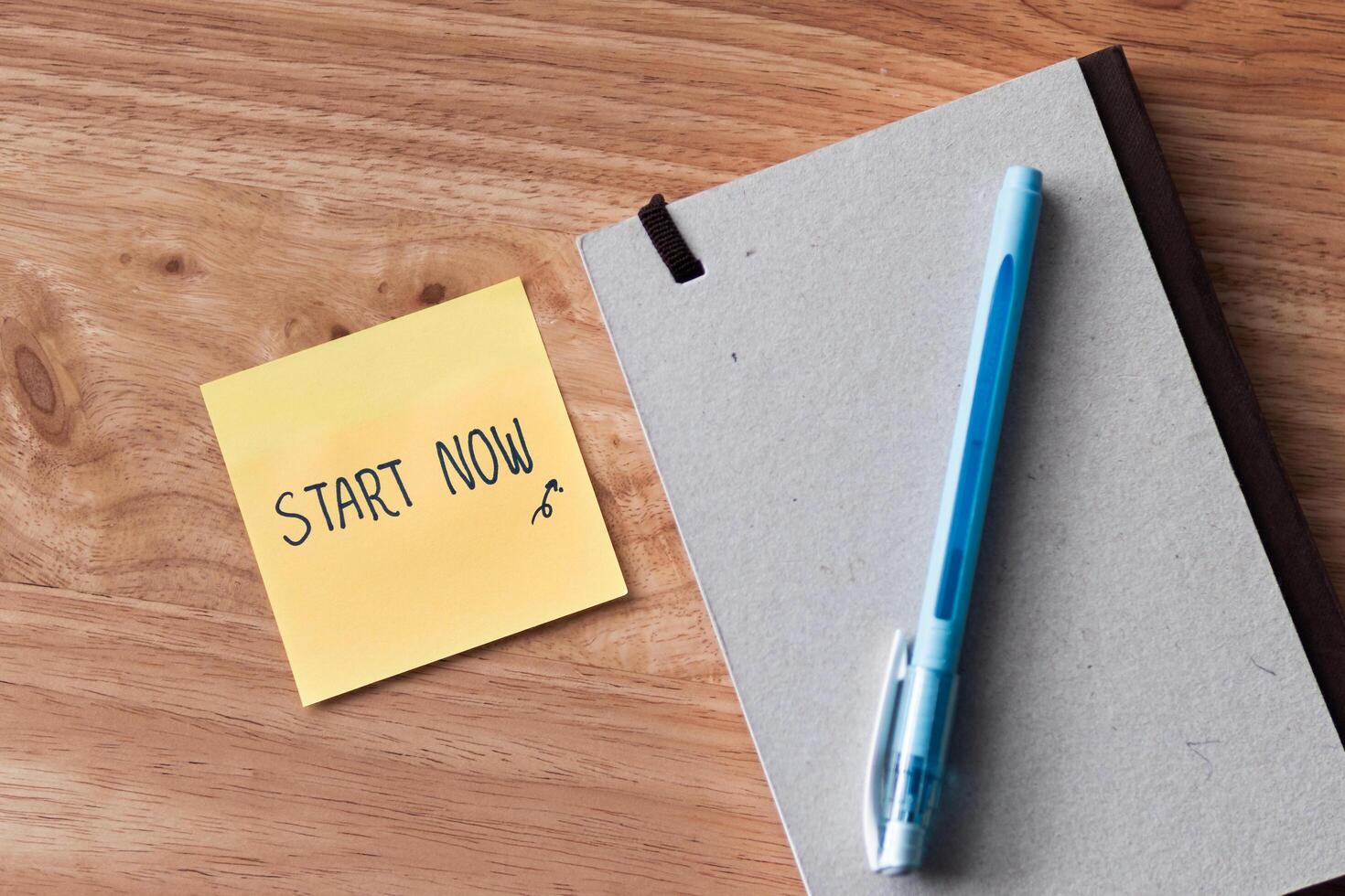 Minimalist office desk inspirational note writing for enhanced productivity photo