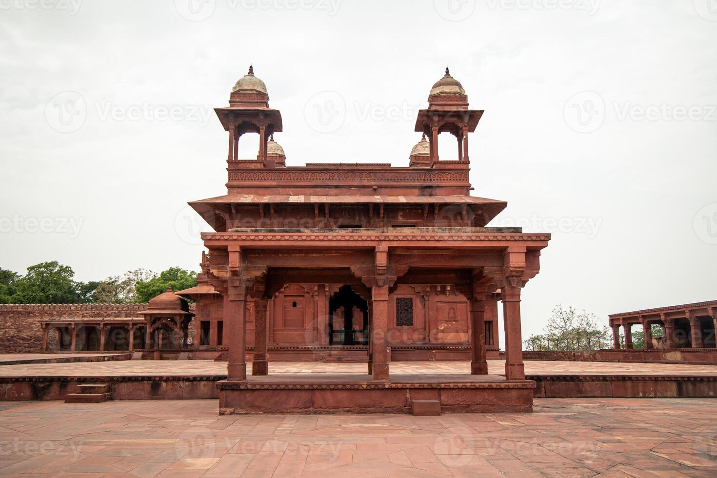 Exploring the Architectural Beauty of Fatehpur Sikri photo