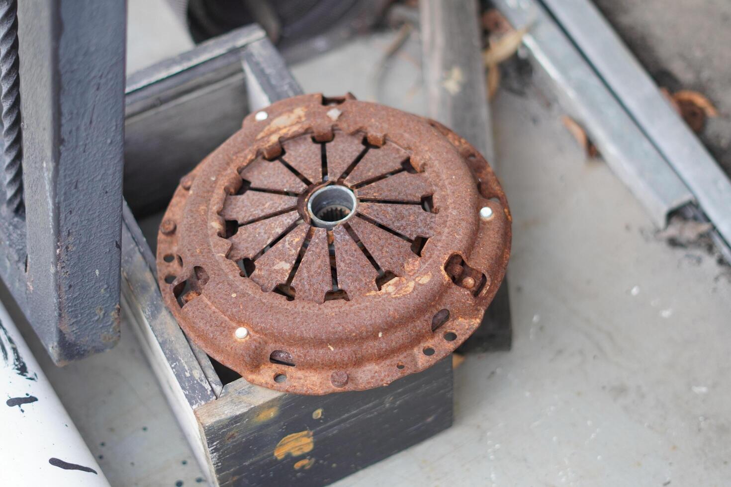 A vehicle clutch that has not been used for a long time and is rusty photo