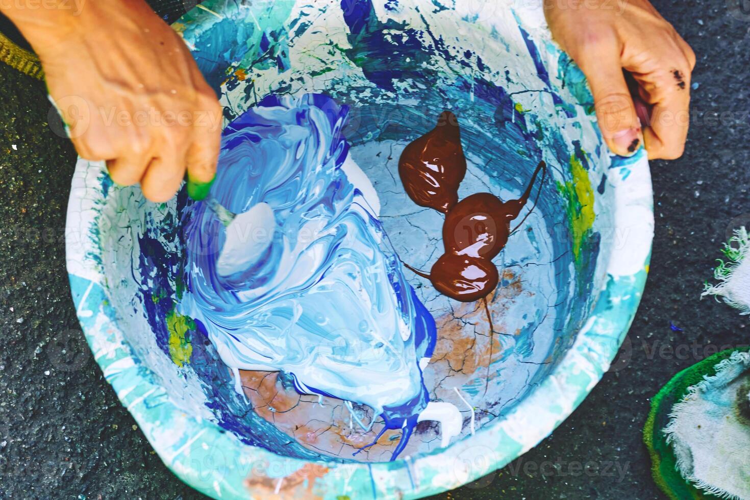 Painter artist mixes paints in a tray photo