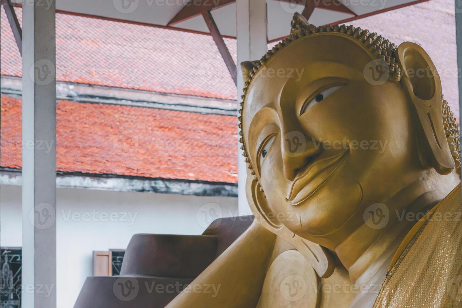 A large golden statue of a buddha photo