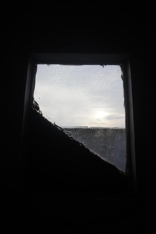 A window with a view of the sky photo