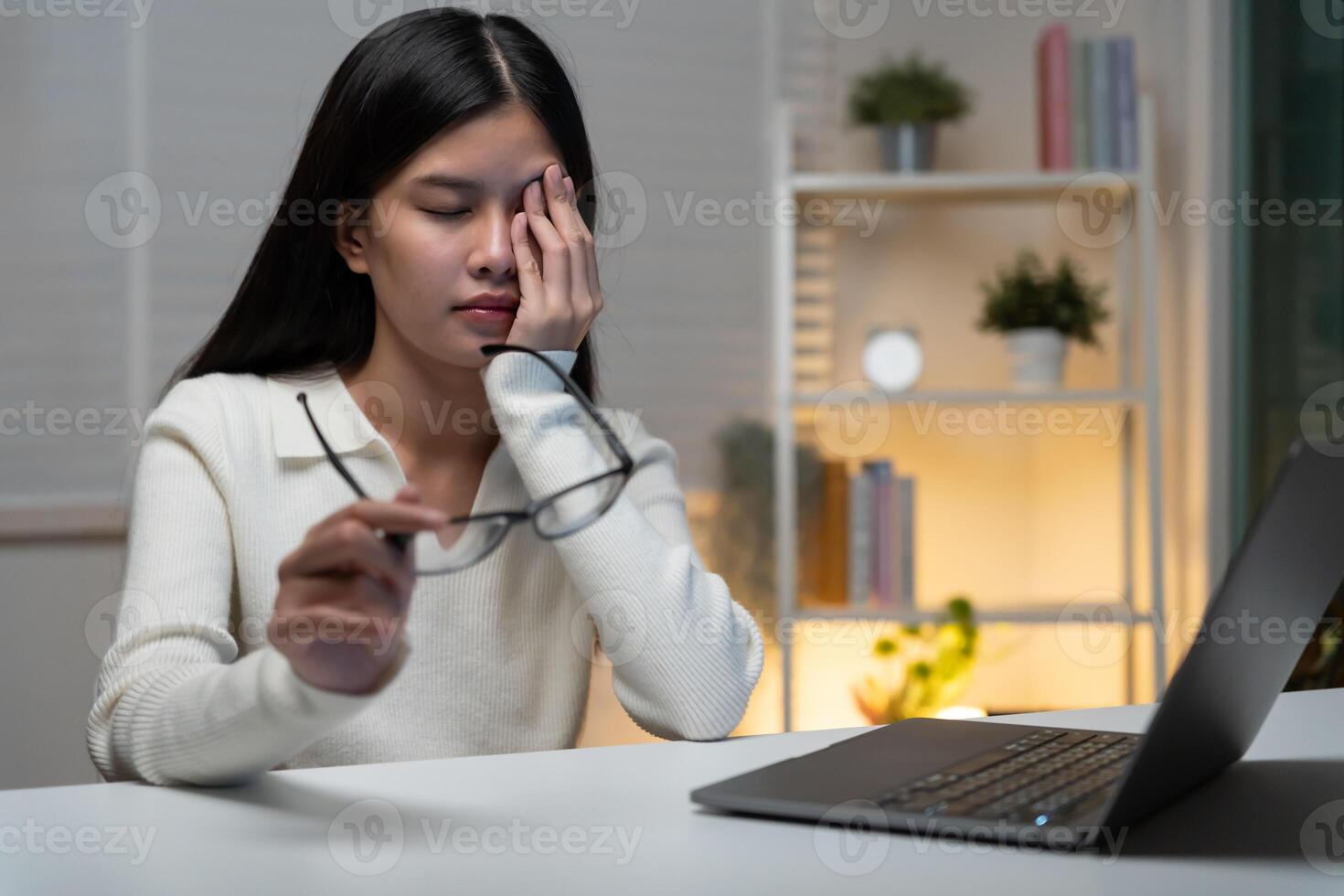 Eye problem Asian women use hand cover eyes due to eye irritation. eye rubbing, dry, eye pain after work, migraine, headache, blurred vision, photophobia, working in the dark. blue light from computer photo