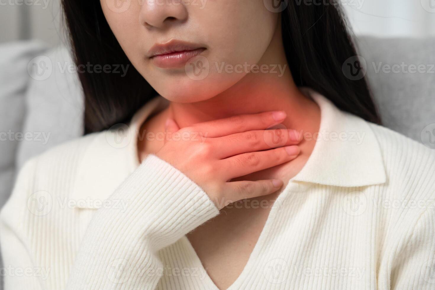 Asian woman put on neck due to a sore throat. female tonsillitis causes a inflammation. treated by taking water, taking antibiotics, consult a doctor, virus, corona virus Influenza photo