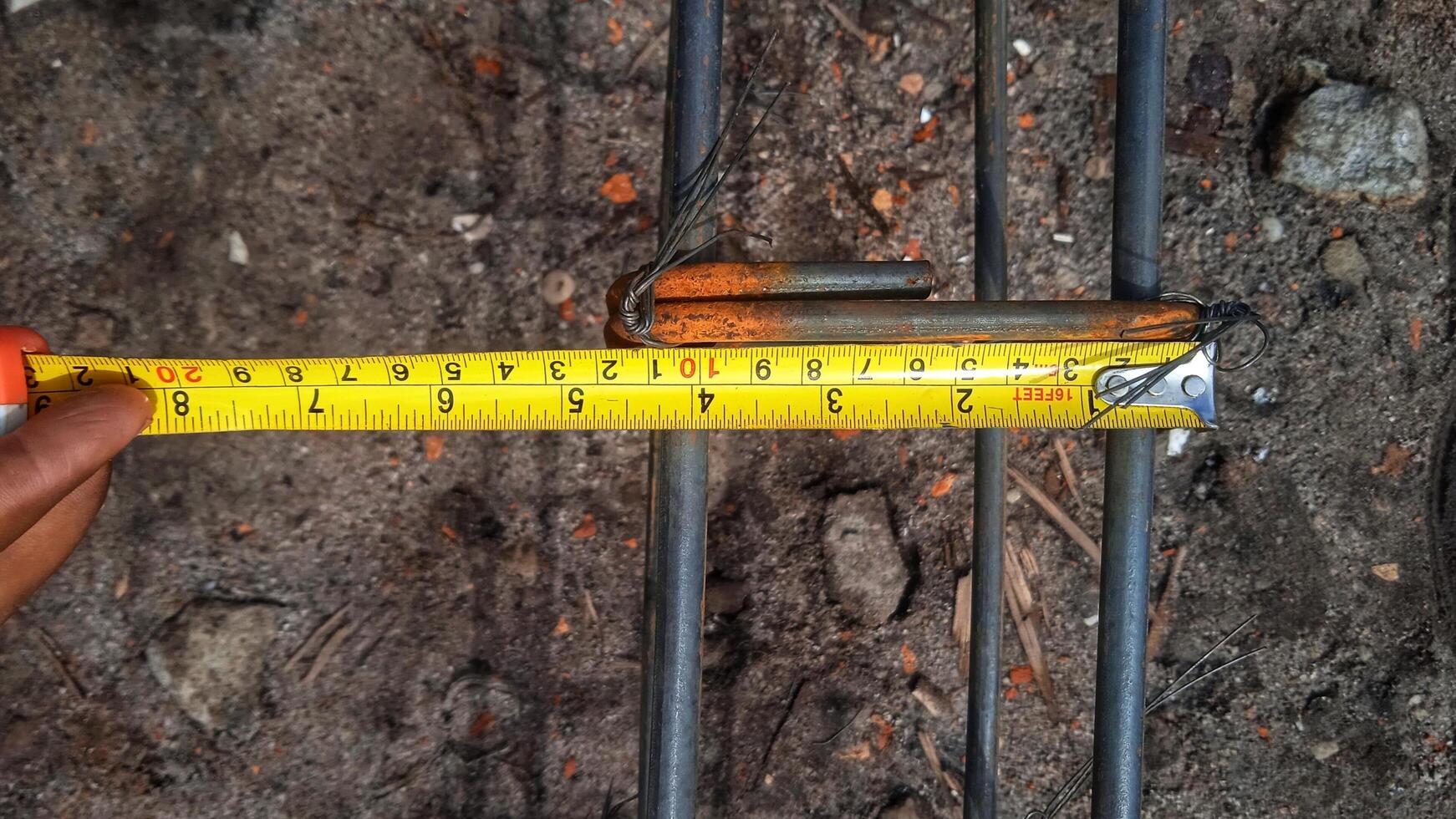 Measurement of length using a tape measure, measurement of length in construction projects photo