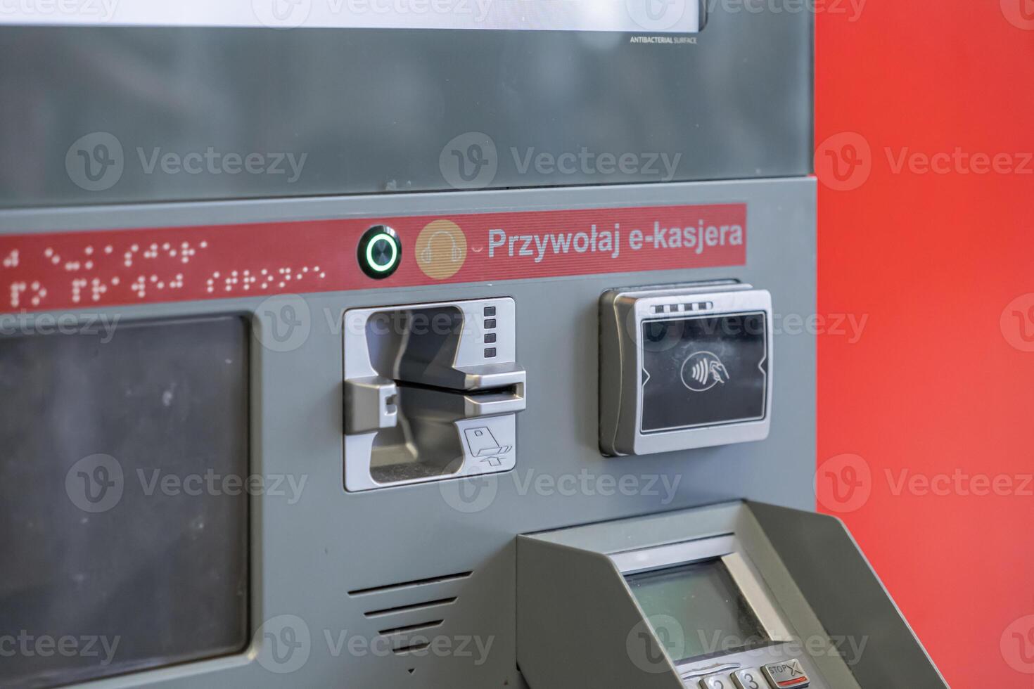 Modern automated payment terminal featuring contactless options, braille accessibility, and Przywolaj e-kasjera for inclusive public service photo