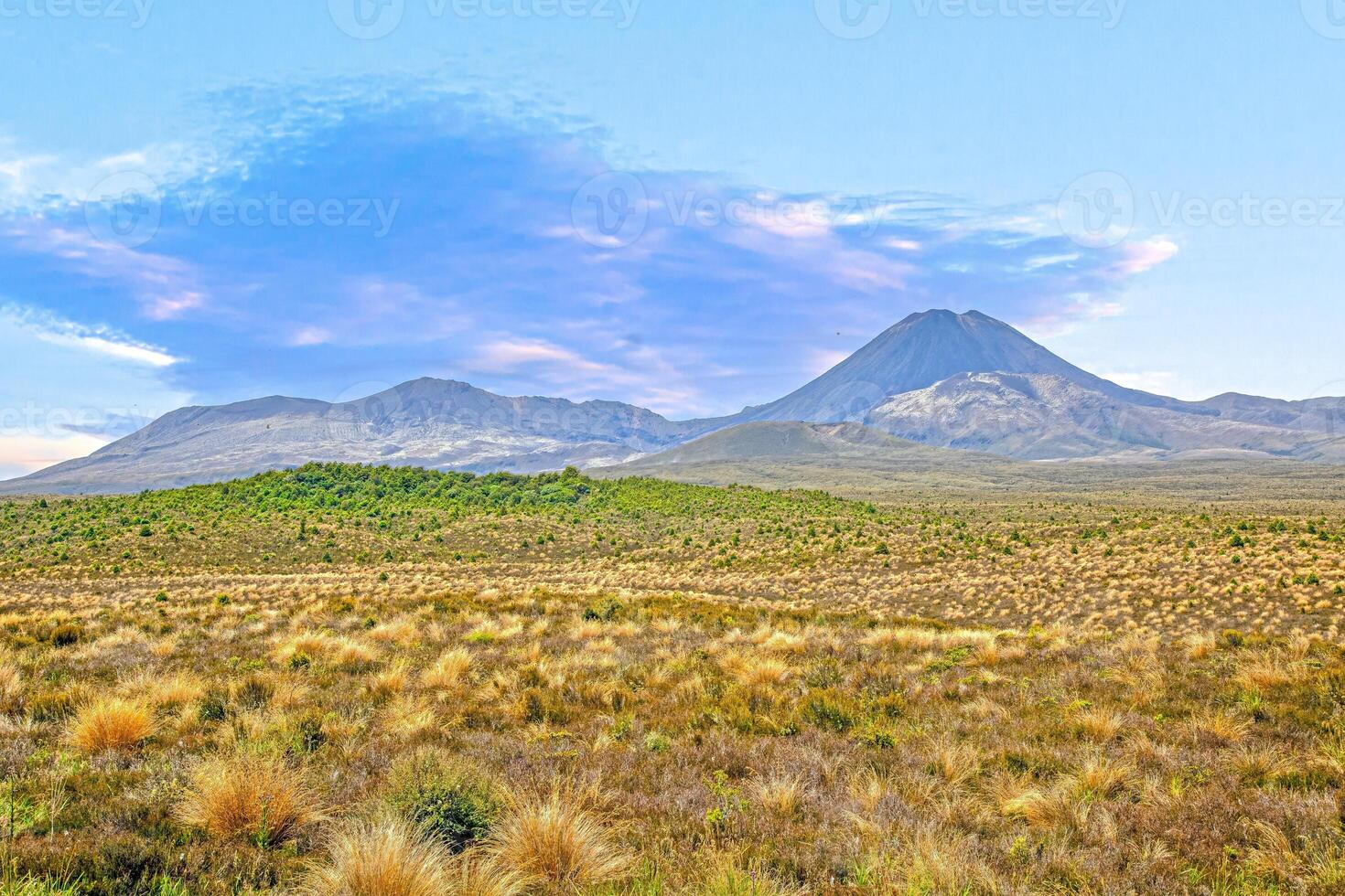 Volcanoes Mount Ngauruhoe and Tongariro in daylight photo