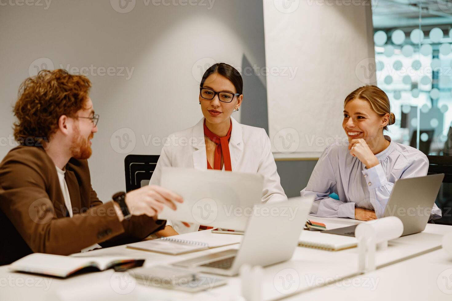 Enhancing Team Collaboration in the Modern Office Setting for Greater Success and Innovation photo